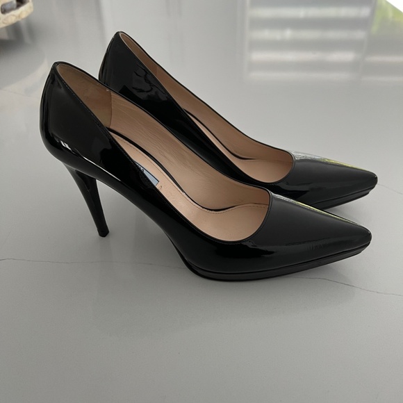 PRADA Black Pointy Toe Patent Leather Heels Shoes Pumps Work Evening - Picture 8 of 12